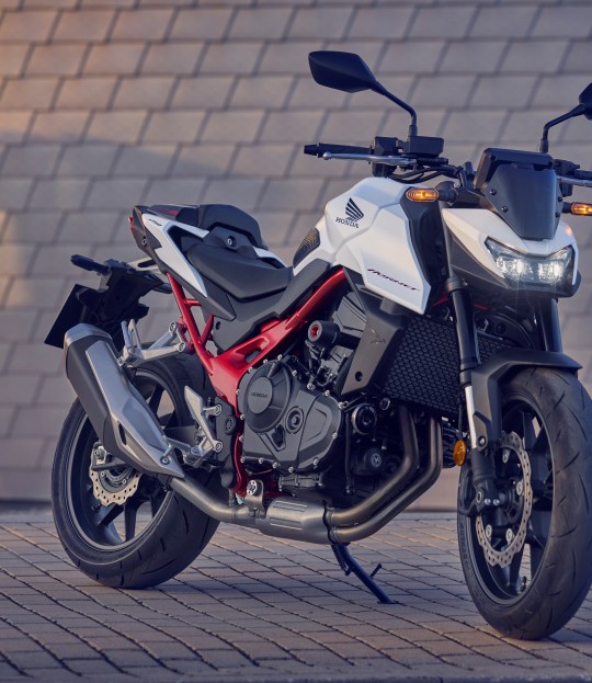505047_25YM_Honda_CB750_Hornet