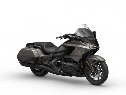26YM_Goldwing_DCT_NH-389M_Mat-Bullet-Silver_Black-Trim_Black-Head_RFQ.e7f30df3-1